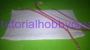 Tutorial per realizzare una borsetta portaconfetti in tela aida (2)
