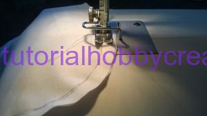tutorial per realizzare un cuscino portafedi con roselline e pizzi all'uncinetto (16)