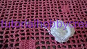 tutorial per realizzare un cuscino portafedi con roselline e pizzi all'uncinetto (6)